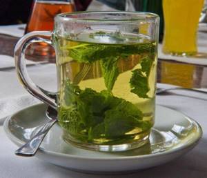 Чай из листьев смородины - польза и вред ароматного настоя