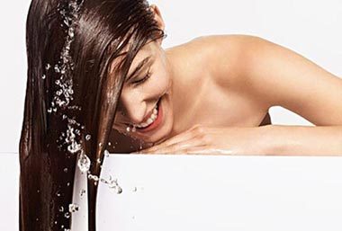 Касторовое масло для волос: способы и правила применения в домашних условиях, как оно помогает для роста и против выпадения