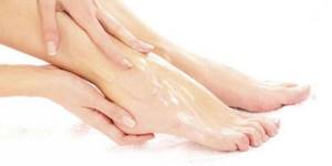 Как убрать натоптыши на ногах с помощью компрессов и ванночек?
