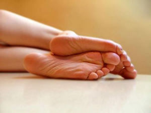 Как убрать натоптыши на ногах с помощью компрессов и ванночек?