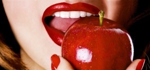 Чем лечить заеды в уголках губ: мази, народные рецепты и хитрости