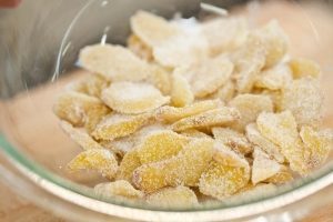 Имбирь в сахаре: польза и рецепты