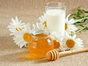 Молоко с медом: проверенное средство от кашля, от чего еще оно помогает, рецепты для приема на ночь