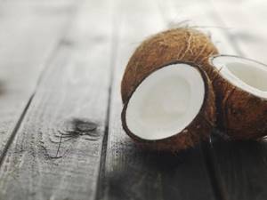 Кокосовое масло для лица: польза и рецепты масок
