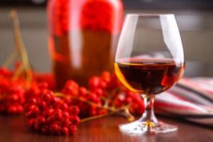 Рябиновая настойка – как самостоятельно приготовить ароматный напиток