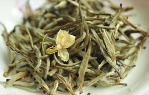 Зеленый чай с жасмином: польза и вред, как приготовить и сколько можно выпить?