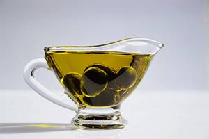 Почему горчит оливковое масло и повод ли это отправить его в мусорное ведро?