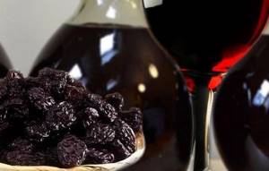 Настойка на черносливе: 3 рецепта десертного напитка