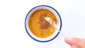 Напиток из куркумы: полезный рецепт с добавлением меда, имбиря и корицы, как его принимать и от чего он помогает